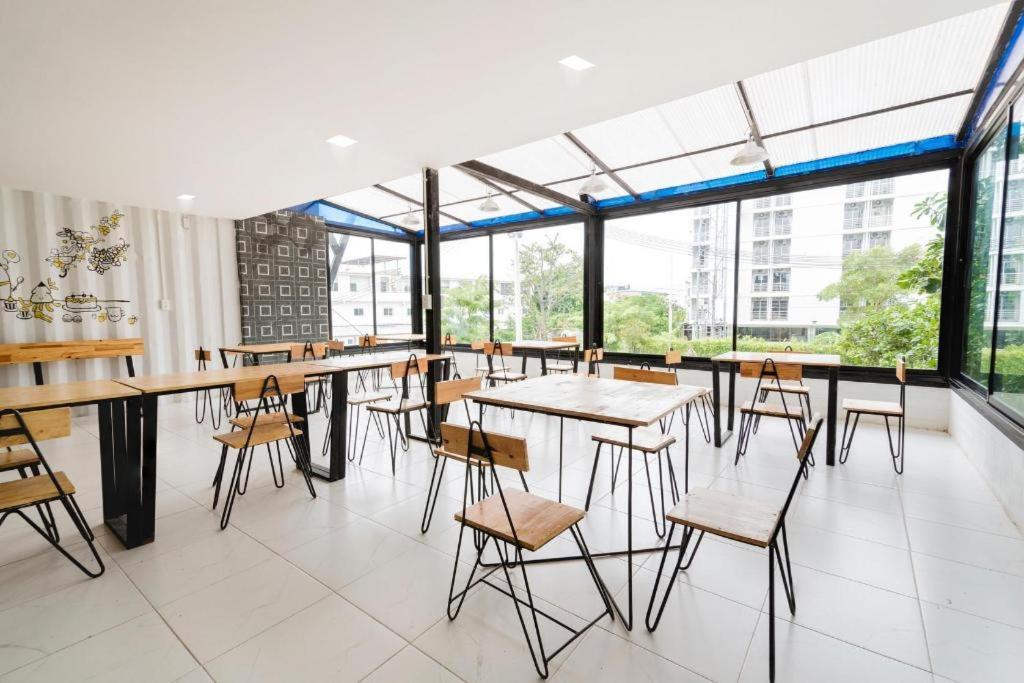 Qbix Hotel Хон Каен Экстерьер фото